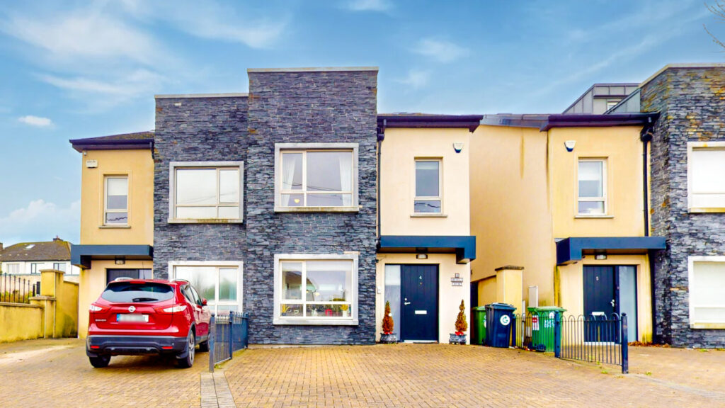 4 Sheil's Court Main Street Rathcoole Co. Dublin D24 X542