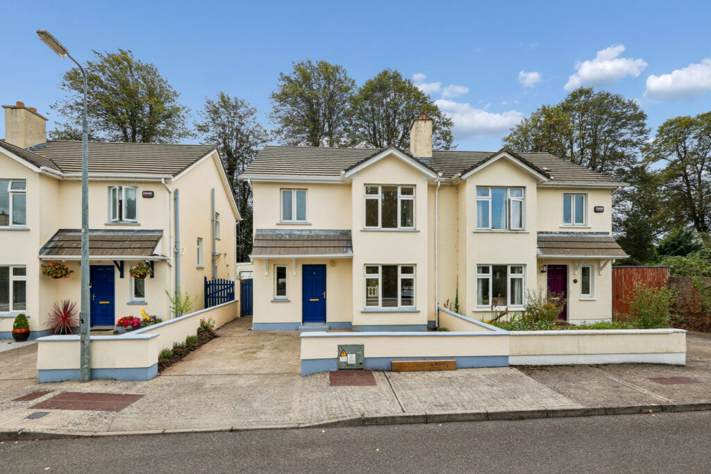 4 Saint Michael's Court, Athy, Co. Kildare R14 PA43