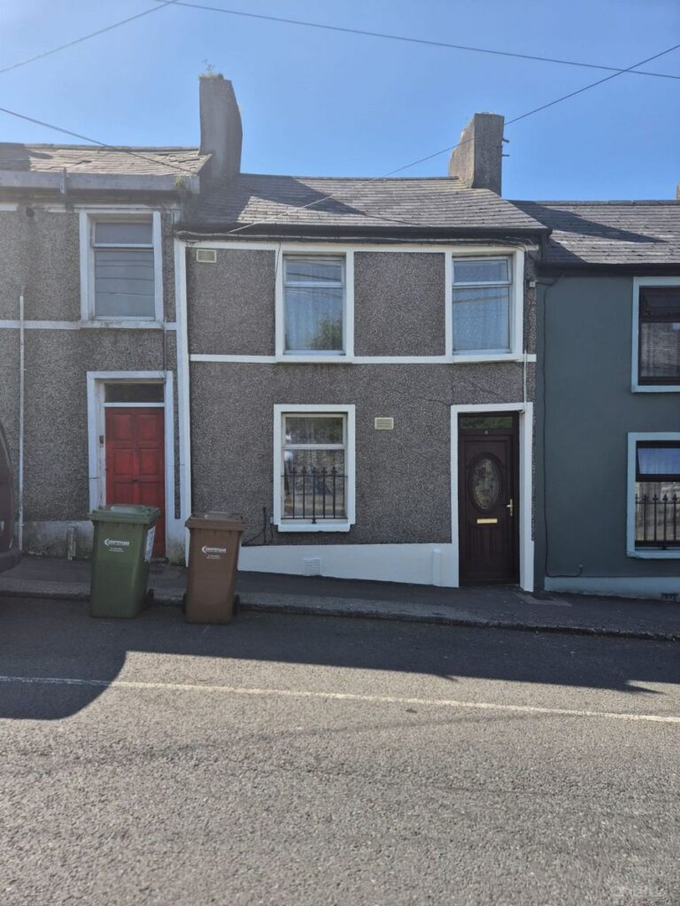 6 Grandview Place, Old Youghal Road, Dillons Cross, Co. Cork